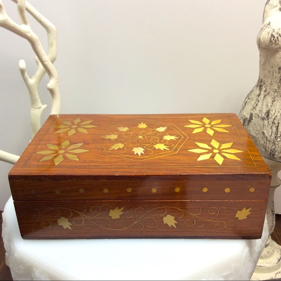 Wood with brass inlay box - Picture 1 of 8